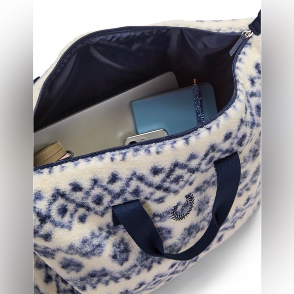 Victoria’s Secret Cozy Plush Weekender Bag - Picture 3 of 5